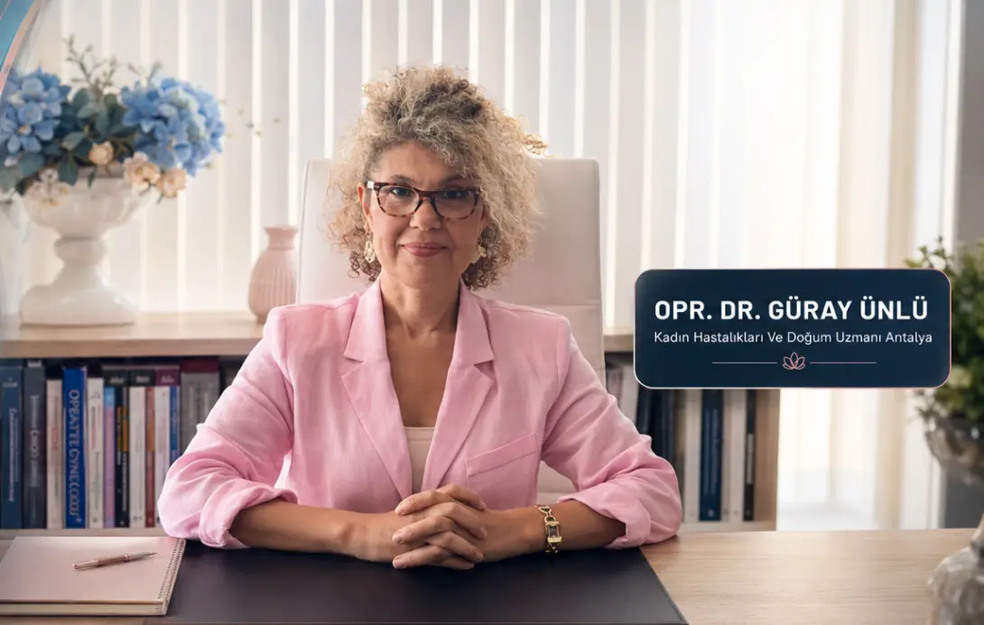 Op. Dr. Güray Ünlü çalışma ortamında